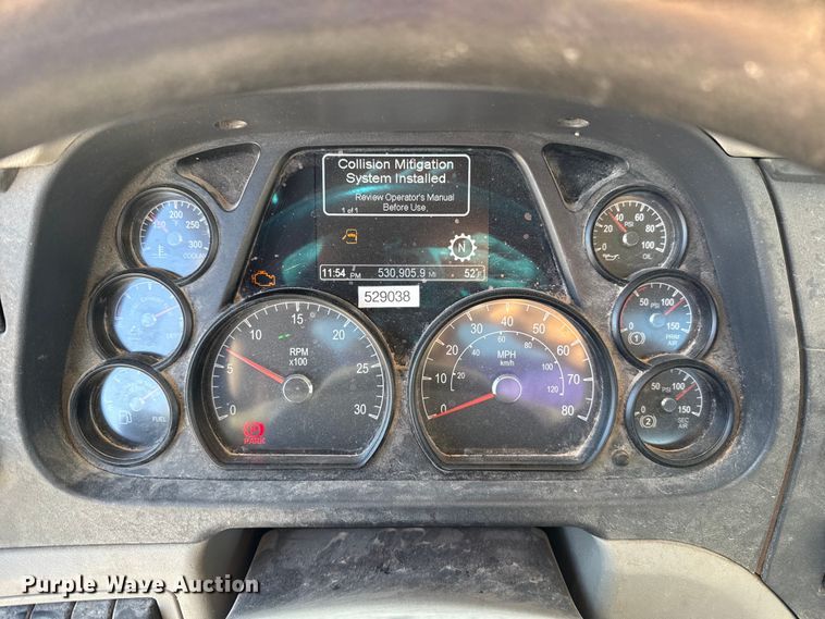 image for item EE3413 2018 Peterbilt 567 semi truck