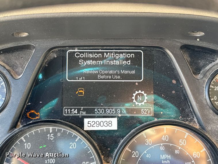 image for item EE3413 2018 Peterbilt 567 semi truck