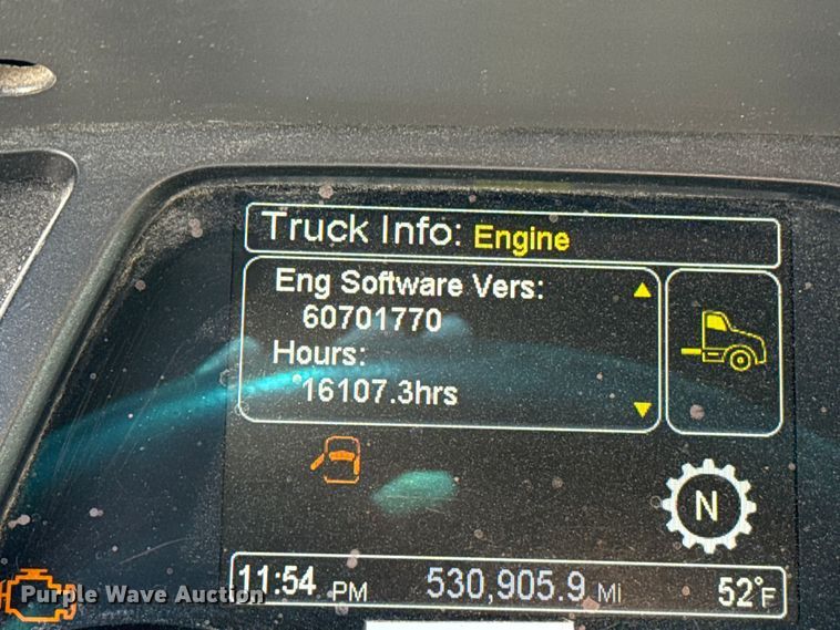 image for item EE3413 2018 Peterbilt 567 semi truck