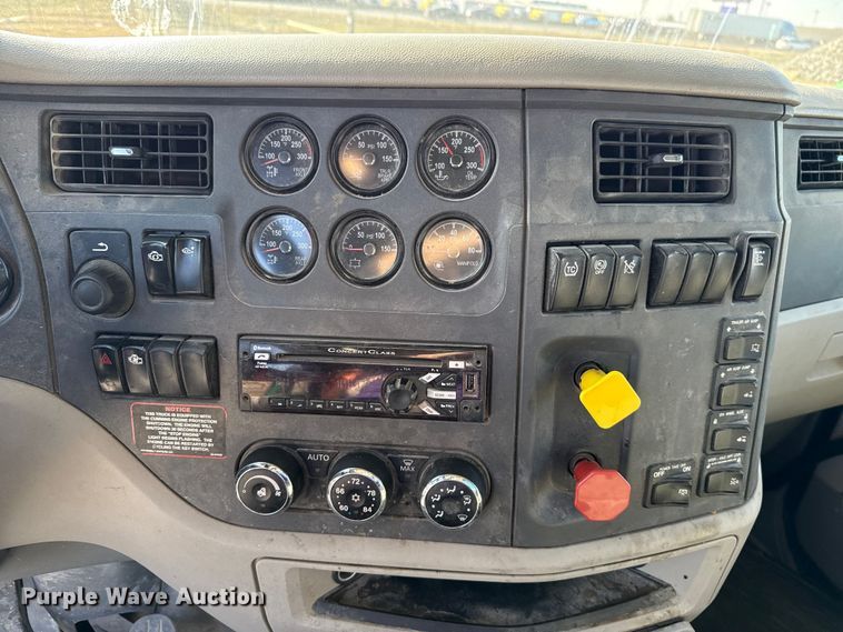 image for item EE3413 2018 Peterbilt 567 semi truck