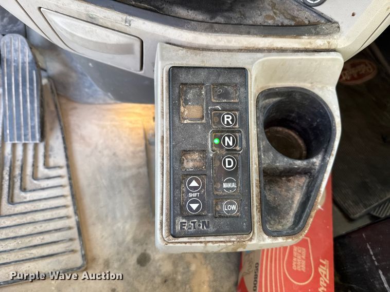 image for item EE3413 2018 Peterbilt 567 semi truck