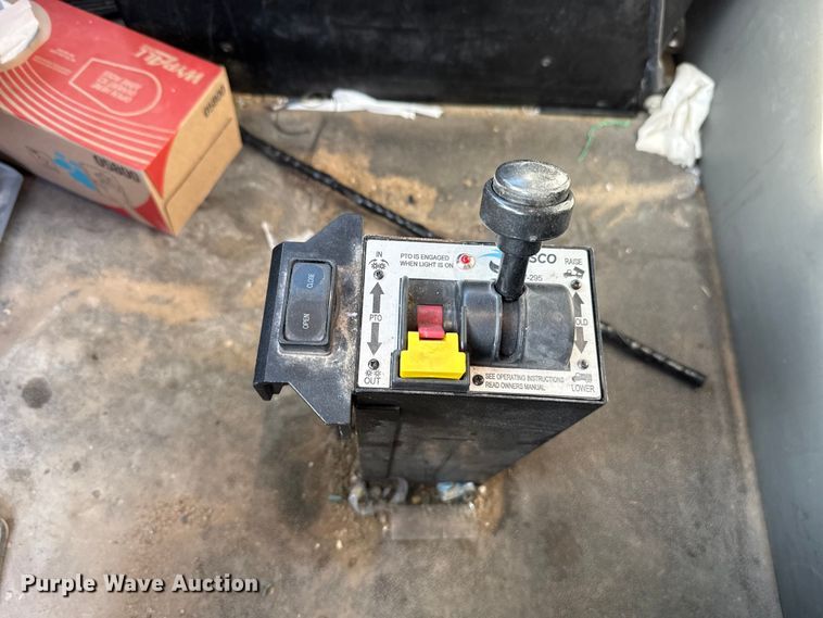 image for item EE3413 2018 Peterbilt 567 semi truck