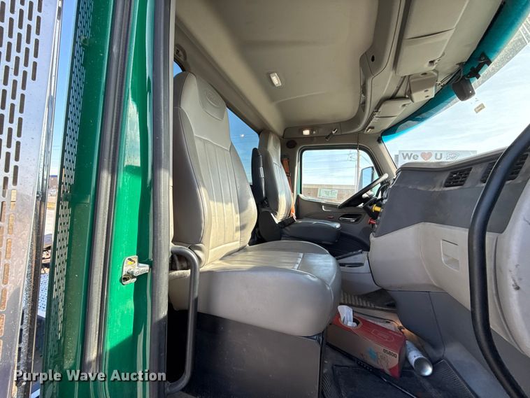 image for item EE3413 2018 Peterbilt 567 semi truck