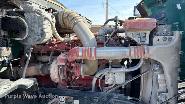 image for item EE3413 2018 Peterbilt 567 semi truck