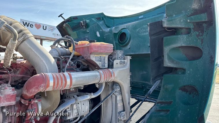 image for item EE3413 2018 Peterbilt 567 semi truck