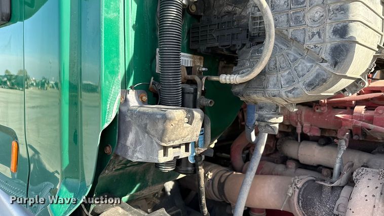 image for item EE3413 2018 Peterbilt 567 semi truck