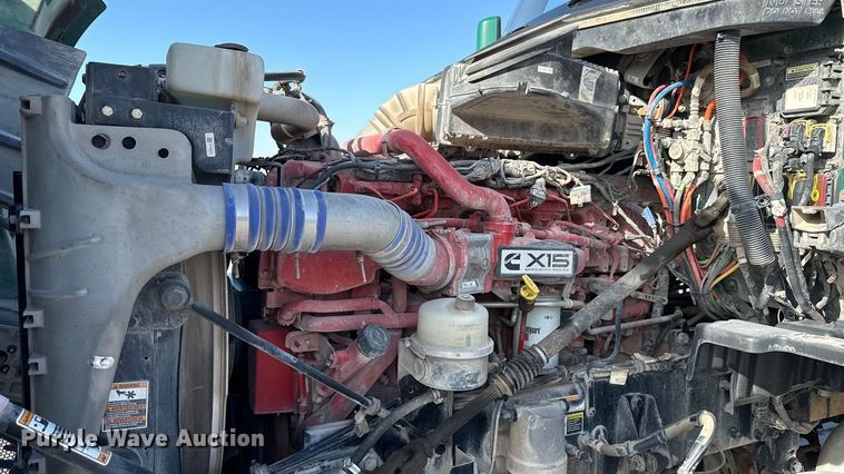 image for item EE3413 2018 Peterbilt 567 semi truck