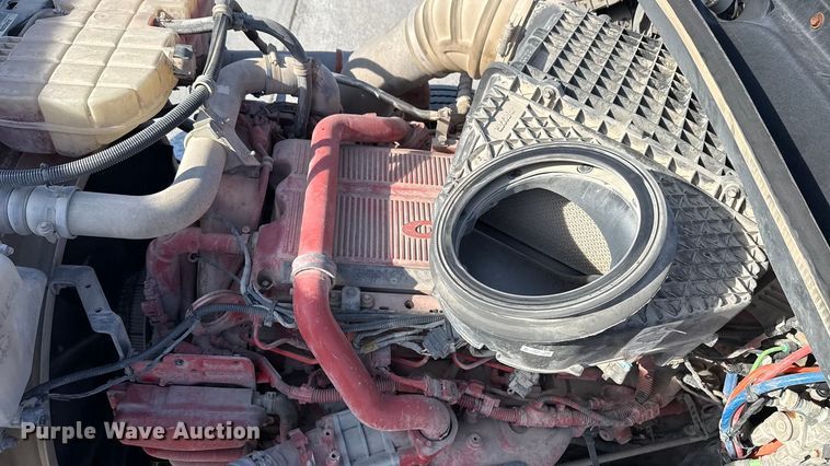 image for item EE3413 2018 Peterbilt 567 semi truck