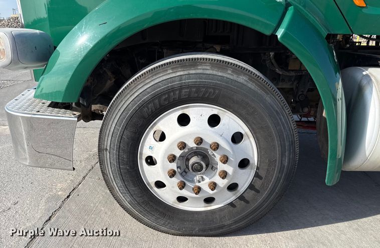 image for item EE3413 2018 Peterbilt 567 semi truck