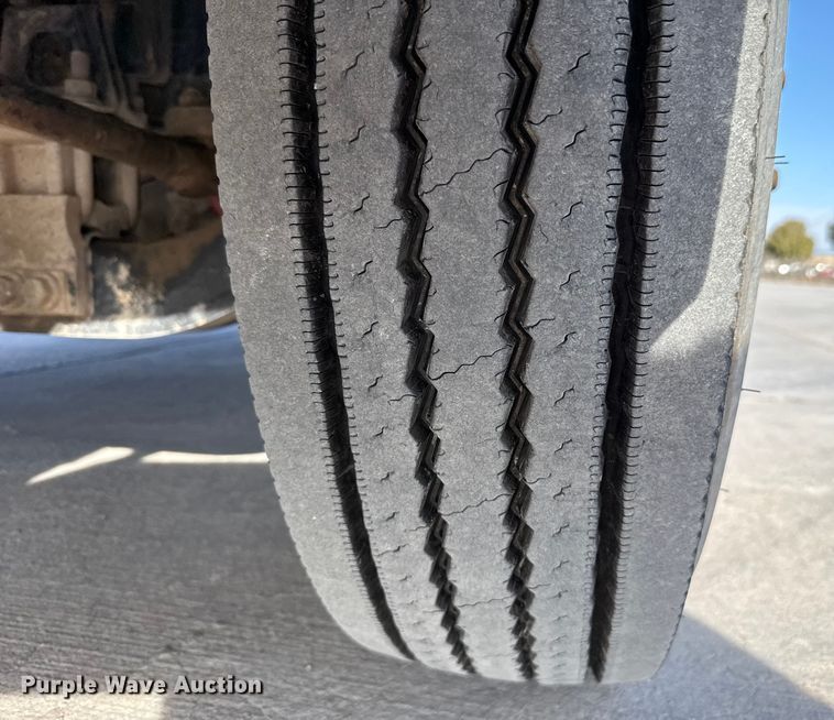 image for item EE3413 2018 Peterbilt 567 semi truck