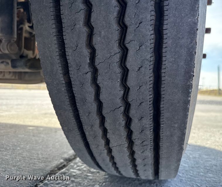 image for item EE3413 2018 Peterbilt 567 semi truck