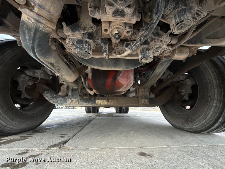 image for item EE3414 2019 Peterbilt 567 semi truck