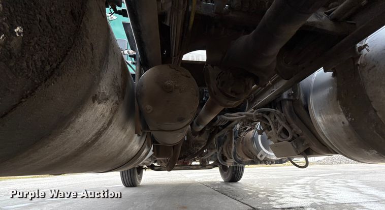 image for item EE3414 2019 Peterbilt 567 semi truck