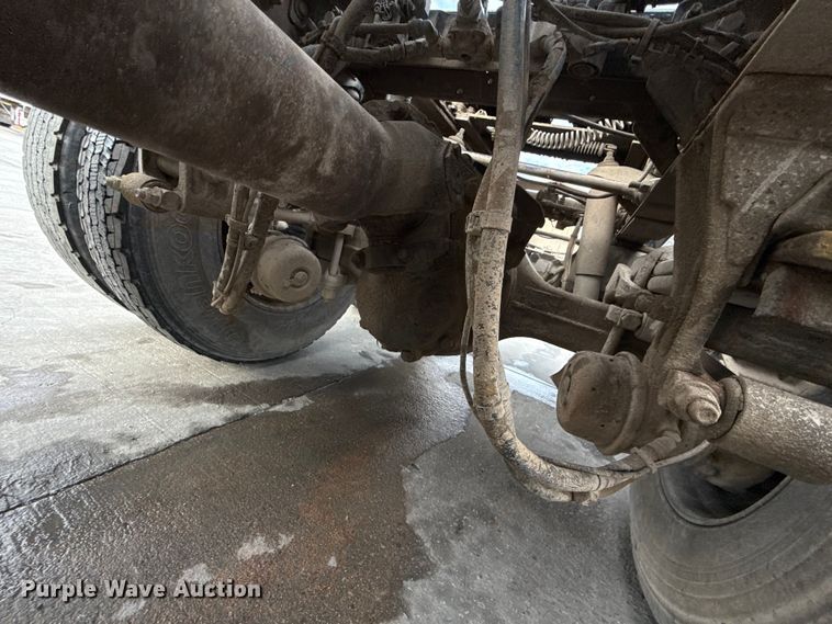 image for item EE3414 2019 Peterbilt 567 semi truck