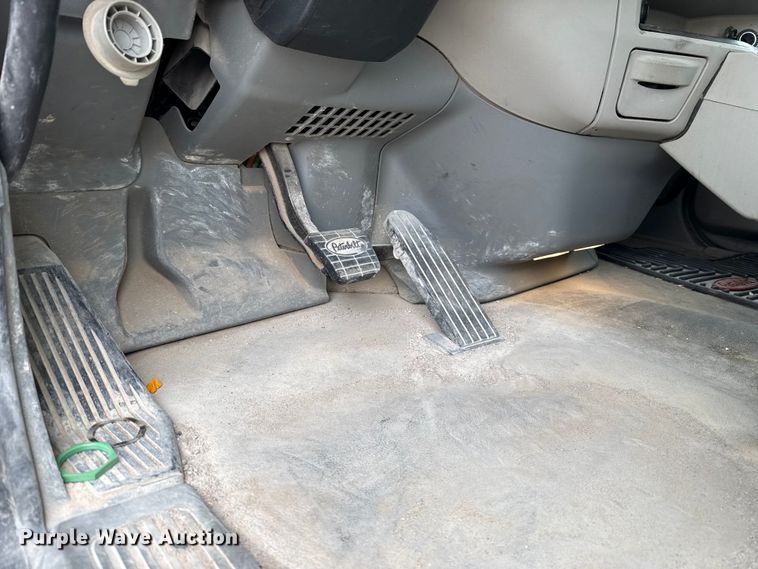 image for item EE3414 2019 Peterbilt 567 semi truck