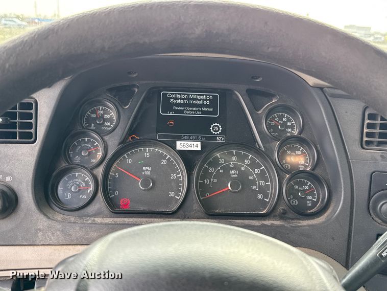 image for item EE3414 2019 Peterbilt 567 semi truck