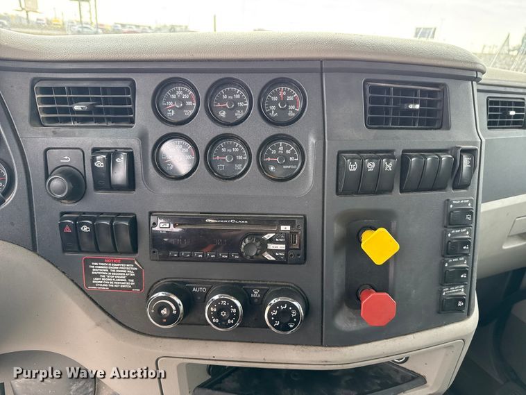 image for item EE3414 2019 Peterbilt 567 semi truck