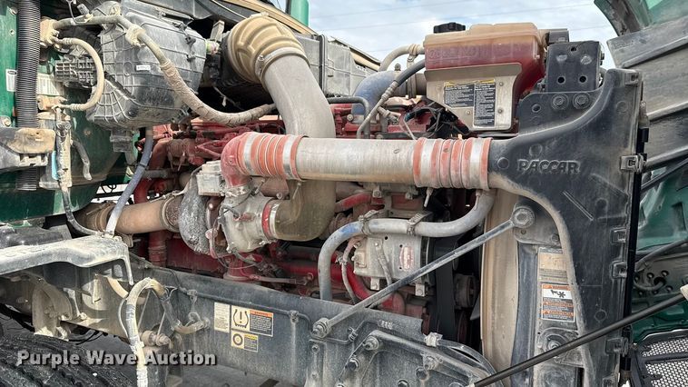 image for item EE3414 2019 Peterbilt 567 semi truck