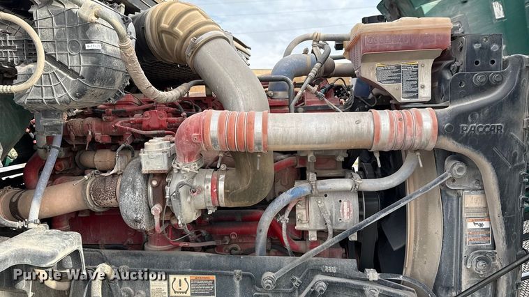 image for item EE3414 2019 Peterbilt 567 semi truck