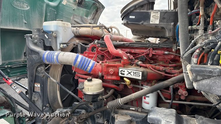 image for item EE3414 2019 Peterbilt 567 semi truck