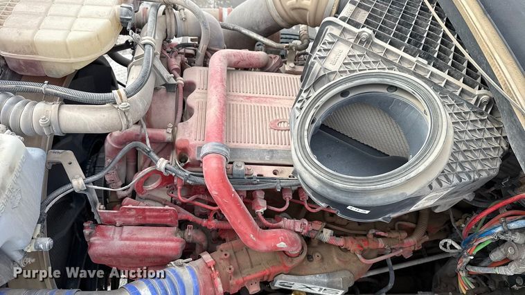 image for item EE3414 2019 Peterbilt 567 semi truck