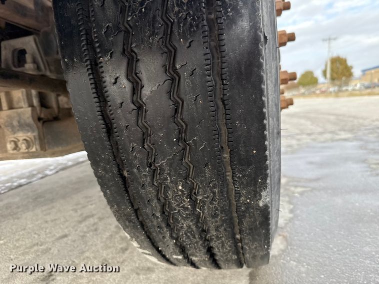 image for item EE3414 2019 Peterbilt 567 semi truck