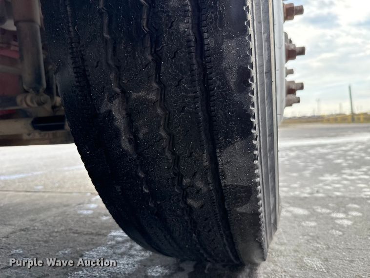 image for item EE3414 2019 Peterbilt 567 semi truck