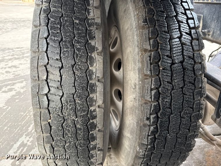 image for item EE3414 2019 Peterbilt 567 semi truck