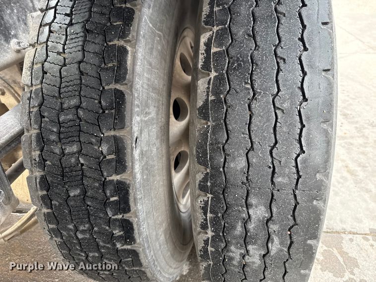 image for item EE3414 2019 Peterbilt 567 semi truck