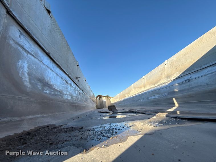 image for item EE3415 2020 Travis S/102 end dump trailer