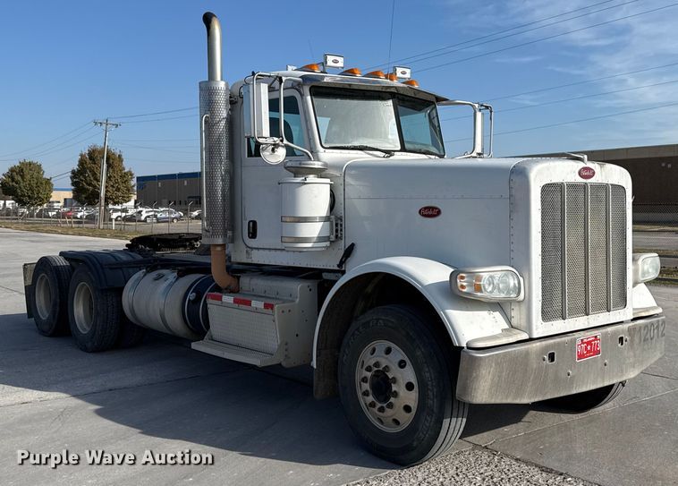 image for item EE3416 2013 Peterbilt 388 semi truck