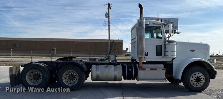 image for item EE3416 2013 Peterbilt 388 semi truck