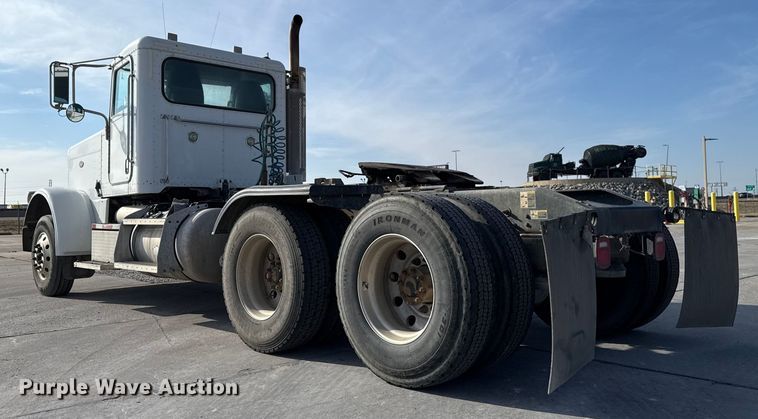 image for item EE3416 2013 Peterbilt 388 semi truck