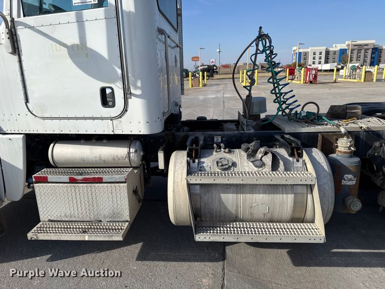 image for item EE3416 2013 Peterbilt 388 semi truck