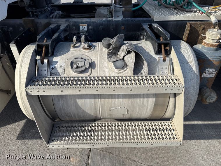 image for item EE3416 2013 Peterbilt 388 semi truck