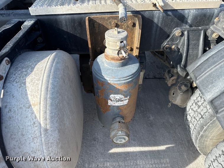 image for item EE3416 2013 Peterbilt 388 semi truck