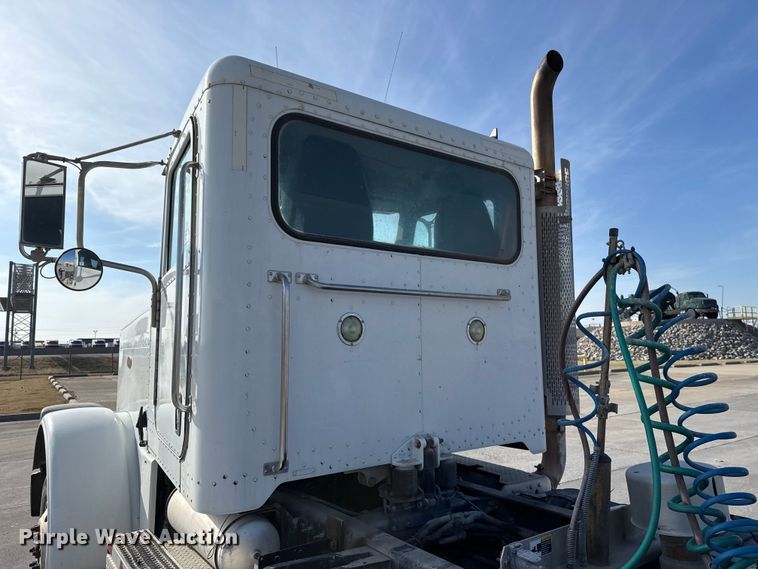 image for item EE3416 2013 Peterbilt 388 semi truck