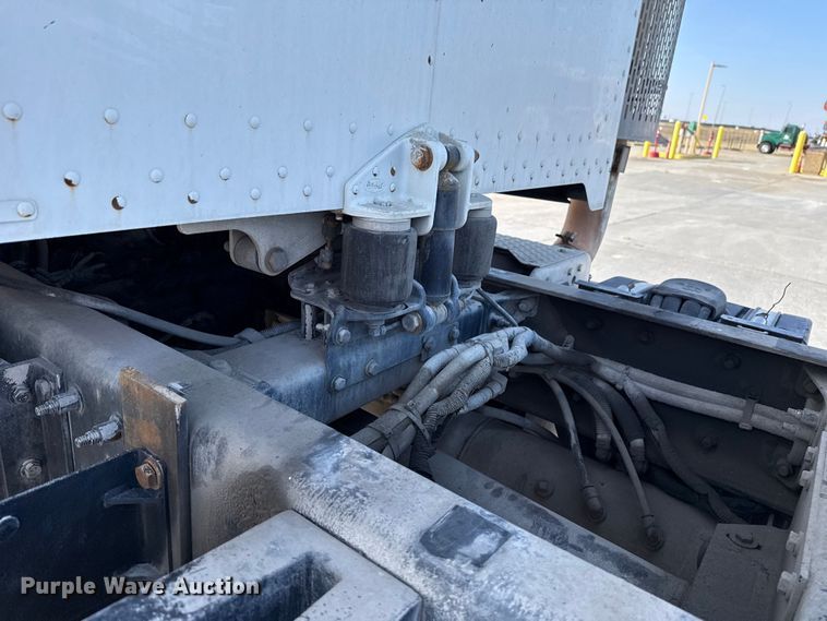 image for item EE3416 2013 Peterbilt 388 semi truck