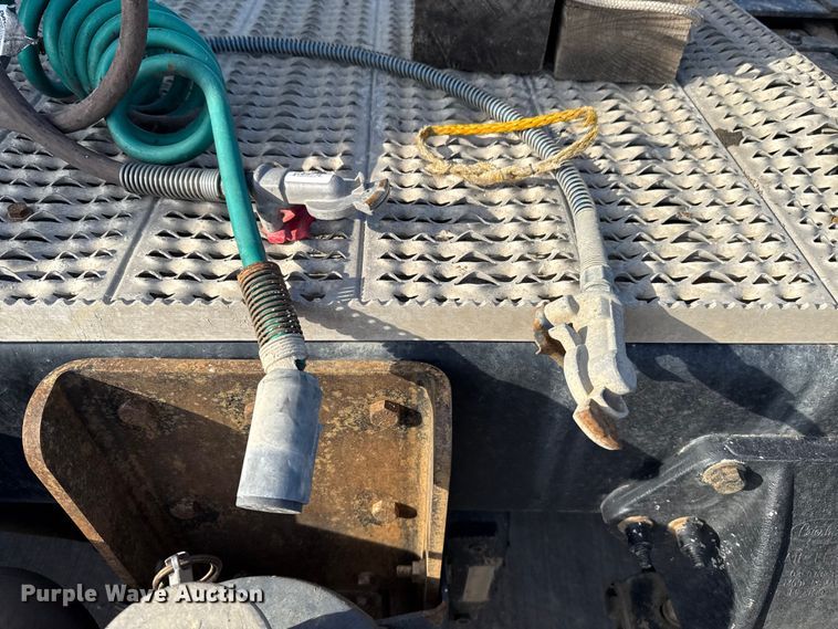 image for item EE3416 2013 Peterbilt 388 semi truck