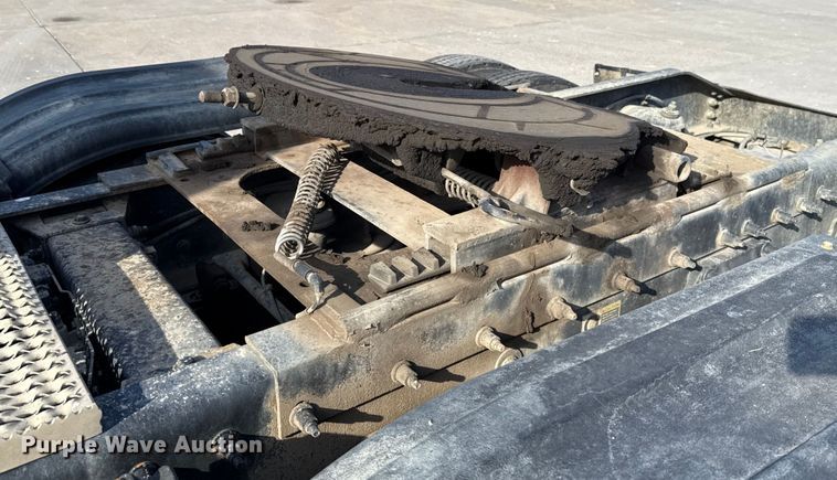 image for item EE3416 2013 Peterbilt 388 semi truck