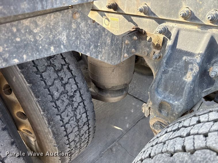 image for item EE3416 2013 Peterbilt 388 semi truck