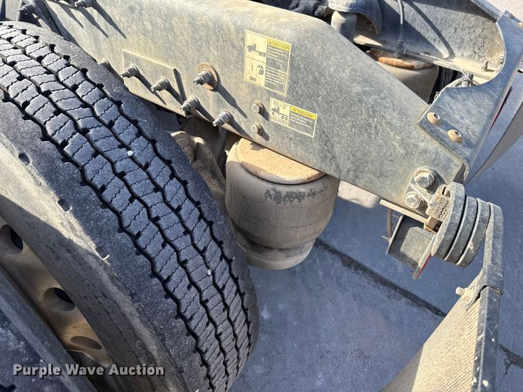 image for item EE3416 2013 Peterbilt 388 semi truck