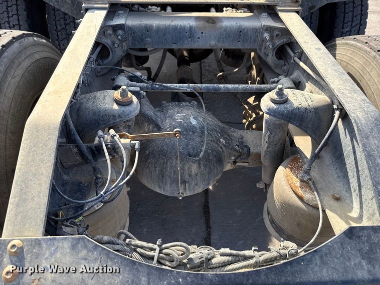 image for item EE3416 2013 Peterbilt 388 semi truck