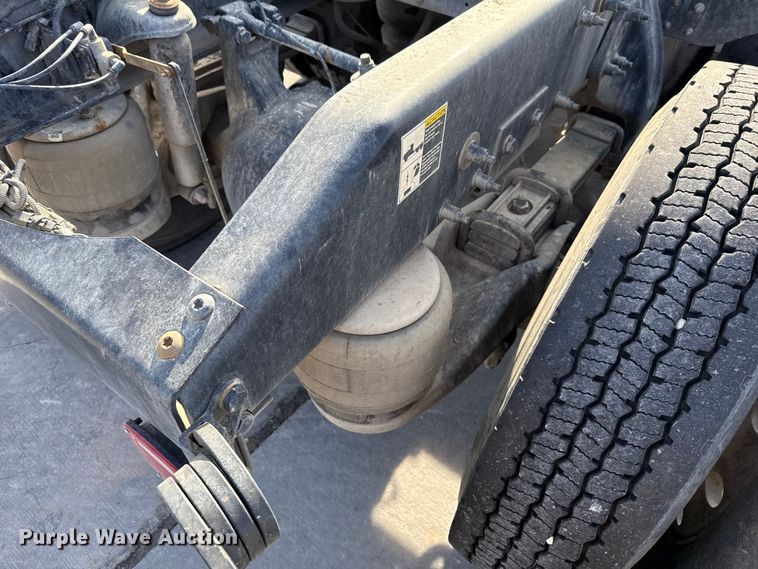 image for item EE3416 2013 Peterbilt 388 semi truck