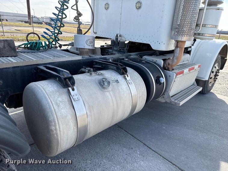 image for item EE3416 2013 Peterbilt 388 semi truck