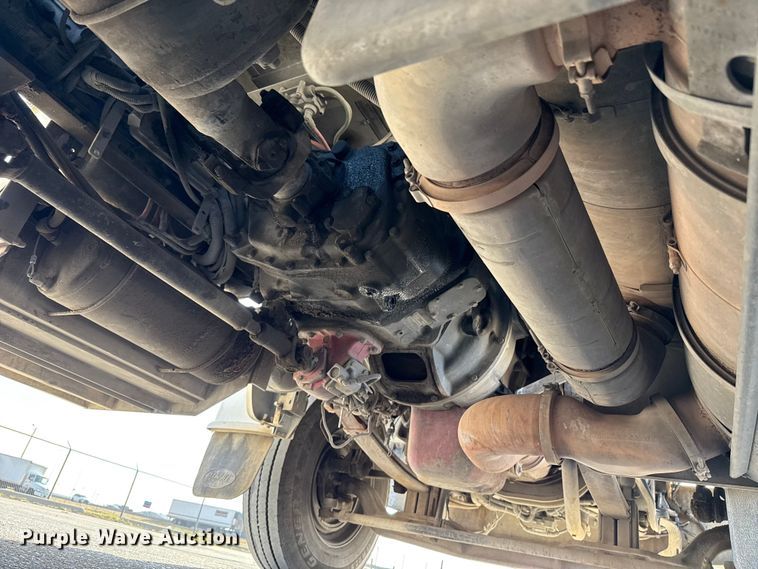 image for item EE3416 2013 Peterbilt 388 semi truck