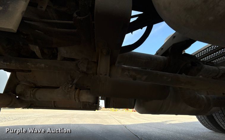 image for item EE3416 2013 Peterbilt 388 semi truck