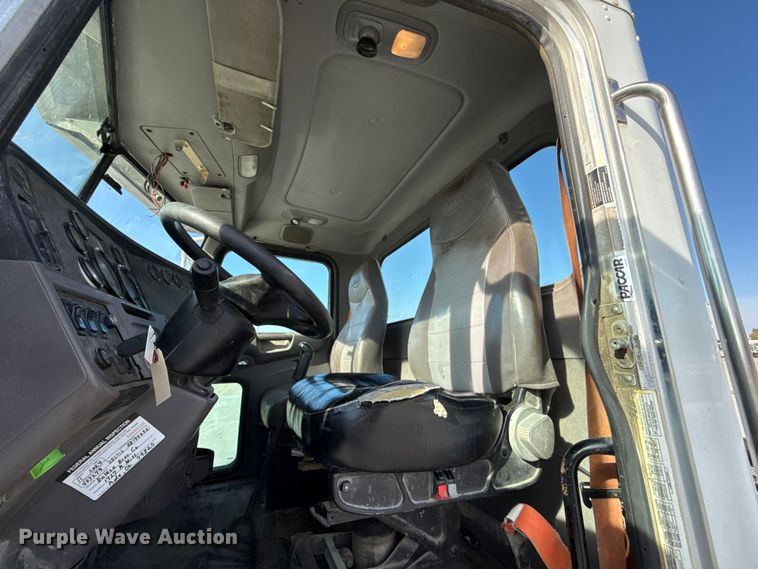 image for item EE3416 2013 Peterbilt 388 semi truck