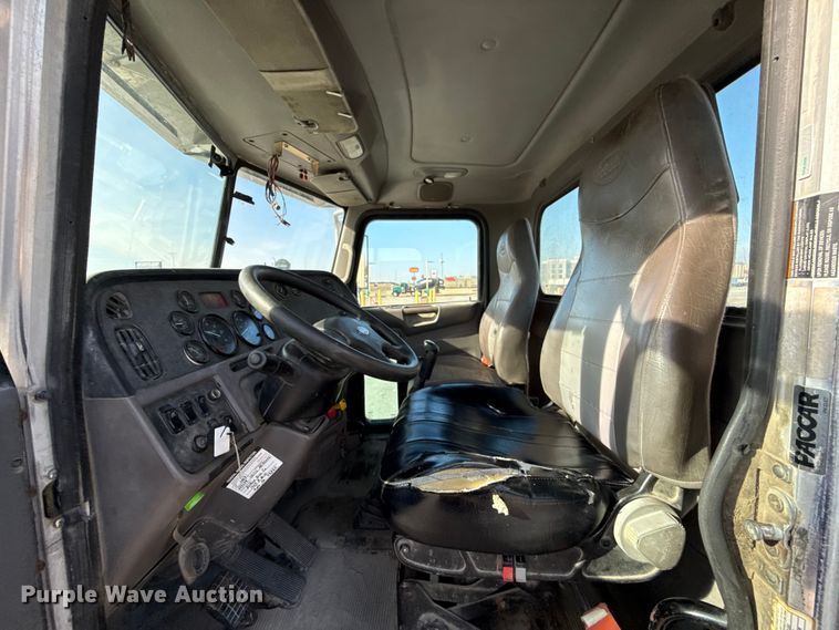 image for item EE3416 2013 Peterbilt 388 semi truck
