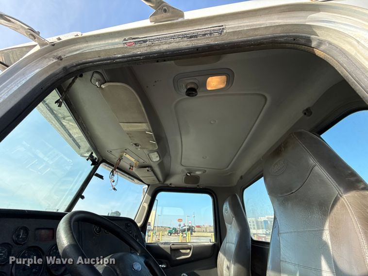 image for item EE3416 2013 Peterbilt 388 semi truck